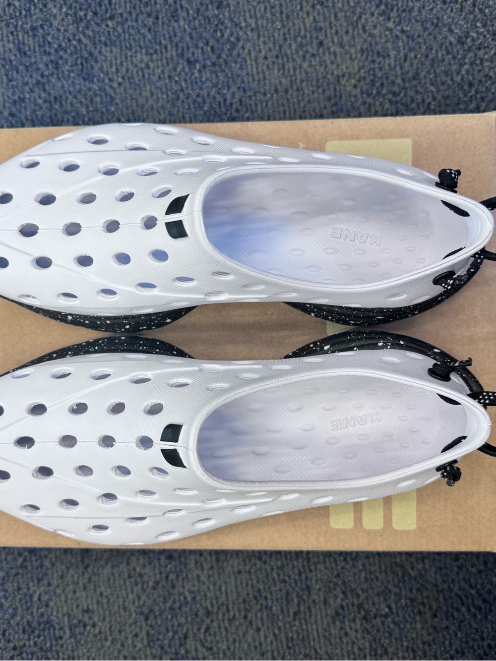 KANE Recovery Shoes NEW IN BOX White/Black Speckle Size M5/W7 - Picture 6 of 8